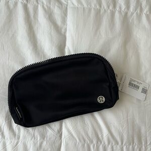 Lululemon Everywhere belt bag